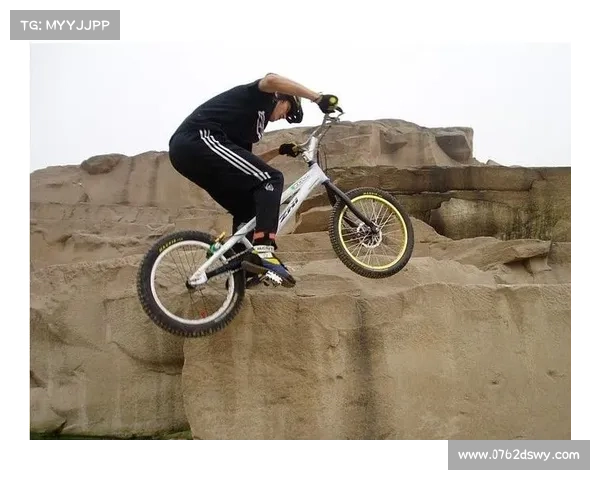 BMX小轮车联赛成都站奥运选手挑战极限腾空展现超凡技艺 BMX小轮车联赛成都站奥运选手挑战极限腾空展现超凡技艺