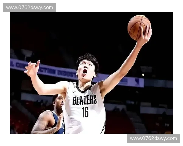 杨瀚森以其出色的策应能力和护筐表现，重新定义了CBA本土内线球员的攻防模式